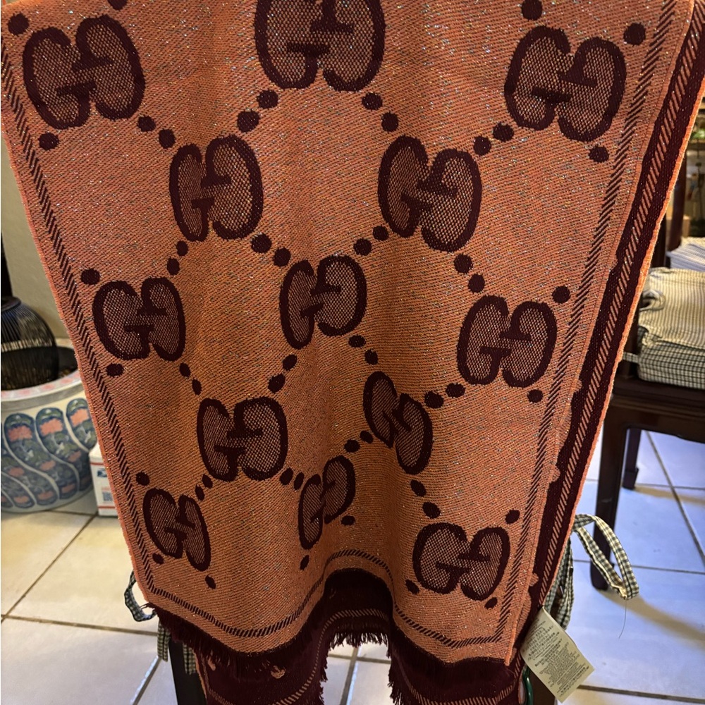 Gucci scarf GG